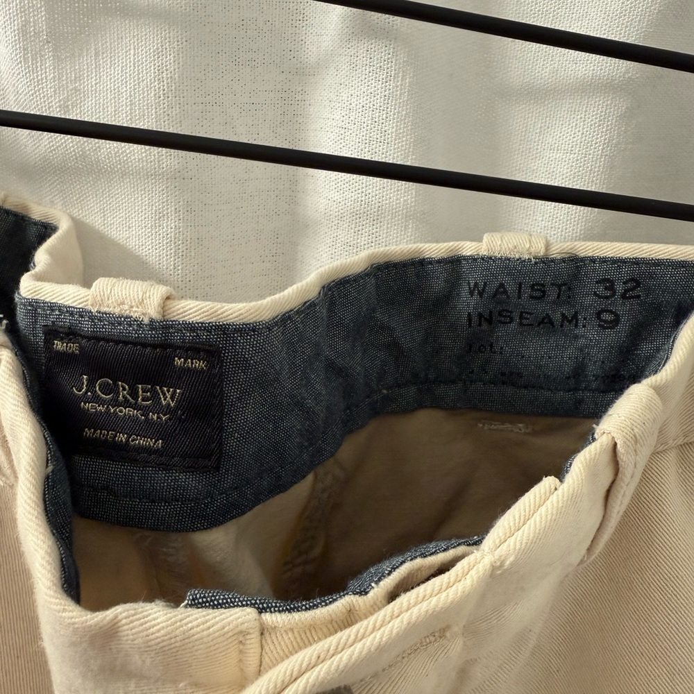 J. Crew Men's Cream Flat Front Chino Shorts - Picture 2 of 3